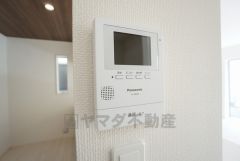 防犯はもちろんセールスマン対策にもなるモニター付きインターホン。