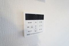 おいだき機能つきなのでお風呂に入る時間が異なるご家庭には嬉しいですね。ボタン一つで快適で便利な生活が＾＾