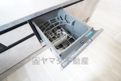 炊事時間を大幅に短縮できる食器洗浄乾燥機付き＾＾食器を洗う手間が減るので家族とのコミュニケーションの時間や自分の時間が増えますね。