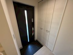 ご家族の靴をスッキリと片付けられるシューズボックス付きの玄関です＾＾スッキリと片付いた玄関は気持ちがいいです。
