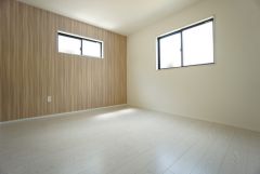 住む人のこだわりを活かす洋室＾＾ アクセントクロスで視覚的に洗練された印象を与えます＾＾
