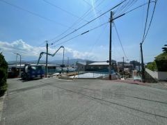 前面道路は北側約5.6ｍ、東側約5.9ｍの公道に面しています＾＾