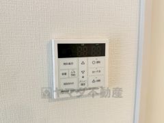 おいだき機能つきなのでお風呂に入る時間が異なるご家庭には嬉しいですね。ボタン一つで快適で便利な生活が＾＾