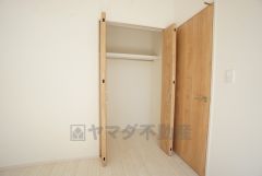 全居室収納スペース付き。