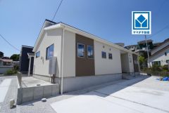 生活がワンフロアで完結する平屋建て＾＾敷地約73坪。駐車3台分＾＾西鉄バス「六本松」歩3分。