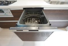 家事の時短につながる食洗機付き。