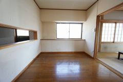 窓から光が差し込む明るいダイニング＾＾