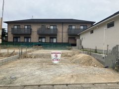 駐車スペースは並列2台分を確保。マイカー用に、お客さま用に、余裕を持ってご利用いただけます。