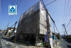 西鉄バス「下長尾」まで徒歩5分。博多・薬院天神方面行きが数分おきに停車＾＾徒歩9分圏内にサニー、ハローデイ、セブン、ファミマ、マツキヨ、郵便局など周辺環境充実しています＾＾