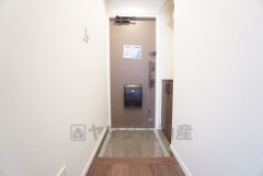 エレベーター付きで、忙しい朝の移動や重い荷物の持ち運びも負担が少なく快適。帰宅時の疲れを軽減し、毎日の生活動線をスムーズにしてくれる便利な設備です。