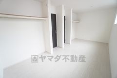 2ドア1ルーム、クローゼットも2ヶ所ついています＾＾お子様の成長に合わせてお部屋を仕切ることができます＾＾