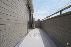 広々としたバルコニー。 天気のいい日にはお布団もまとめて干せそうですね＾＾