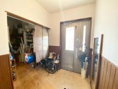 採光も考えられた明るい玄関です。