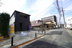 前面道路。 東側約7.65ｍ公道。 前面道路が広く駐車もラクラクです＾＾ 車通りも少なく安心安全です＾＾