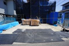 前面道路は南西側約3.9ｍの公道に面しています。 