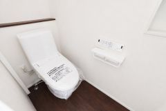 ウォシュレット、暖房便座、節電・節水機能など、使い勝手のよい高機能トイレです。