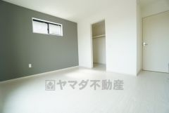 主寝室としてお使いいただけそうなこちらのお部屋は、日当たりが良く、爽やかな風を感じて起きる朝は、快適生活の始まりに＾＾