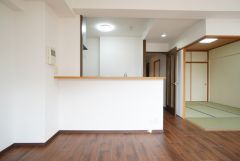 明るいダイニング＾＾ 将来にわたって住みやすくプランニングを重ねて設計された間取で日々の生活をしやすい動線を考えた居住空間を創り上げております＾＾ 