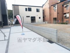 駐車スペースは2台分を確保。マイカー用に、お客さま用に、余裕を持ってご利用いただけます。