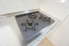 複数の調理を一度に行うことができる3口コンロ。効率よくお料理が出来ます。毎日のお料理も楽しくなりますね＾＾