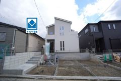 1ｋｍ圏内にローソン、小中学校、幼稚園、郵便局、市役所など周辺環境充実＾＾閑静な住宅地で子育て世帯にオススメの住環境です＾＾