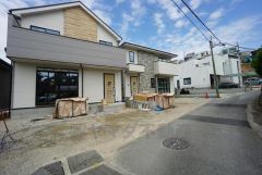 前面道路は南側約4ｍの公道に面しています。