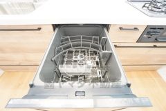 炊事時間を大幅に短縮できる食器洗浄乾燥機付き＾＾食器を洗う手間が減るので家族とのコミュニケーションの時間や自分の時間が増えますね。 