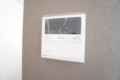 キッチン横からボタンひとつで操作が楽々。