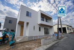 A号地。西鉄バス「皿山一丁目」歩2分＾＾天神＆博多駅へのアクセス良好＾＾歩9分圏にサニー、コンビニ2種、ドラッグ新生堂、保育園、病院、郵便局など周辺環境充実＾＾