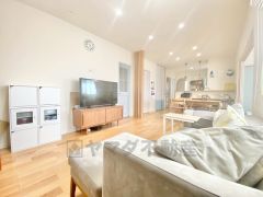 家事動線にこだわった自然光をたっぷり取り込む開放的な住まいです＾＾