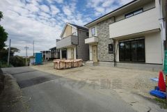 住人以外の車の進入も少なく、小さなお子様を持つご家庭にも安心です。 