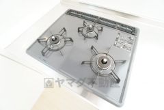 3種類の料理が同時に調理できる、3口ガスコンロ。忙しい夕食の支度時間が短縮できて効率よくお料理が楽しめます。