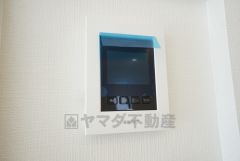 防犯はもちろん、セールスマン対策にもなるモニター付きインターホンです。お子さん1人での留守番時にも活躍しそうです。