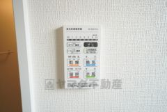 浴室暖房乾燥機には、暖房、乾燥、涼風、換気の4つの機能が付いています。タイマー付きです。換気・雨の日の洗濯も安心です＾＾