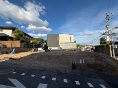 コンビニ・スーパーまで徒歩6分圏内。最新設備で快適な新生活に＾＾