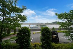 バルコニーからの眺望です。南向きで、日当たりも良好。お洗濯物が良く乾きます。
