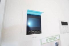 防犯性、セキュリティ対策に安心できるテレビモニター付きインターフォンです。セールスマン対策にもなり安心できます。