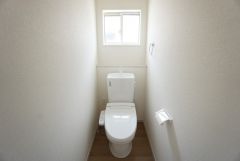 ウォシュレット、暖房便座、節電・節水機能など、使い勝手のよい高機能トイレです。 