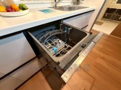 炊事時間を大幅に短縮できる食器洗浄乾燥機付き＾＾食器を洗う手間が減るので家族とのコミュニケーションの時間や自分の時間が増えますね。