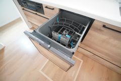炊事時間を大幅に短縮できる食器洗浄乾燥機付き＾＾食器を洗う手間が減るので家族とのコミュニケーションの時間や自分の時間が増えますね。
