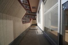 南向きで陽当たりの良いバルコニーです。お洗濯やお布団干しはもちろん、日光浴スペースにも＾＾ 天気のいい日にはお布団もまとめて干せそうですね＾＾ 