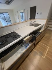 炊事時間を大幅に短縮できる食器洗浄乾燥機付き＾＾食器を洗う手間が減るので家族とのコミュニケーションの時間や自分の時間が増えますね。