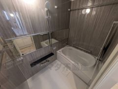 1日の疲れを癒すくつろぎのバスルーム。