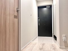 CG加工により小物等を撤去しております。たっぷり収納できるシューズボックスです。家族全員の靴がきれいに整頓できます。