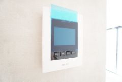 防犯性、セキュリティ対策に安心できるテレビモニター付きインターフォンです。セールスマン対策にもなり安心できます。