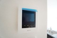 防犯性、セキュリティ対策に安心できるテレビモニター付きインターフォンです。セールスマン対策にもなり安心できます。