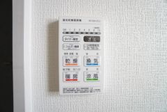 浴室暖房乾燥機には、暖房、乾燥、涼風、換気の4つの機能が付いています。タイマー付きです。換気・雨の日の洗濯も安心です＾＾