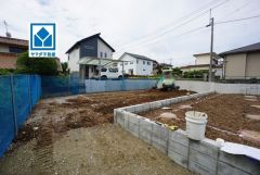 現地（2025年6月）撮影。スーパーやコンビニなども近く周辺環境充実。快適でゆとりのある生活空間で新生活を始めましょう^^
