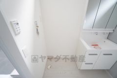 ランドリースペース上部には窓も付いており換気に便利です＾＾