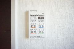 浴室暖房乾燥機には、暖房、乾燥、涼風、換気の4つの機能が付いています。タイマー付きです。換気・雨の日の洗濯も安心です＾＾